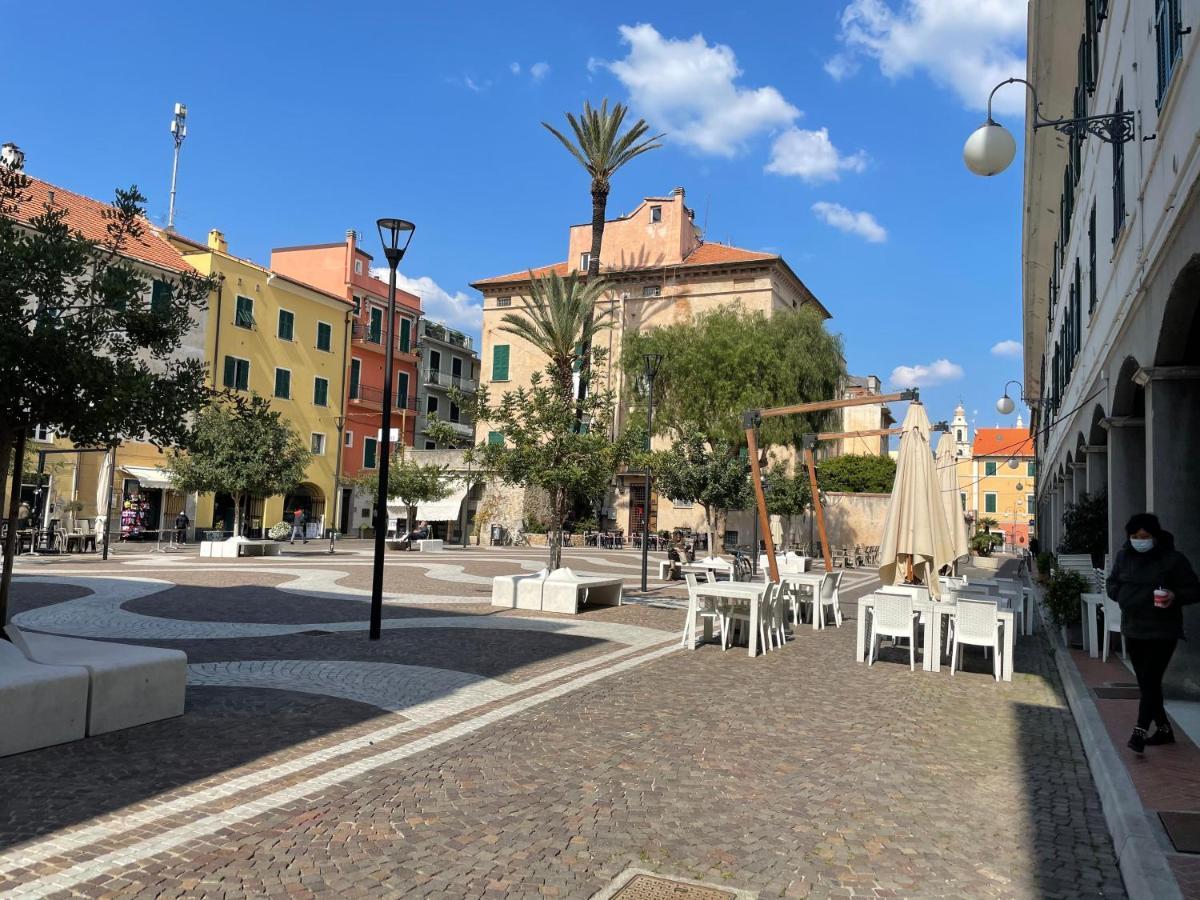 Appartamento Stella Marina In Pieno Centro Di Pietra Ligure Sulla Passeggiata E A Un Passo Dal Mare Luaran gambar