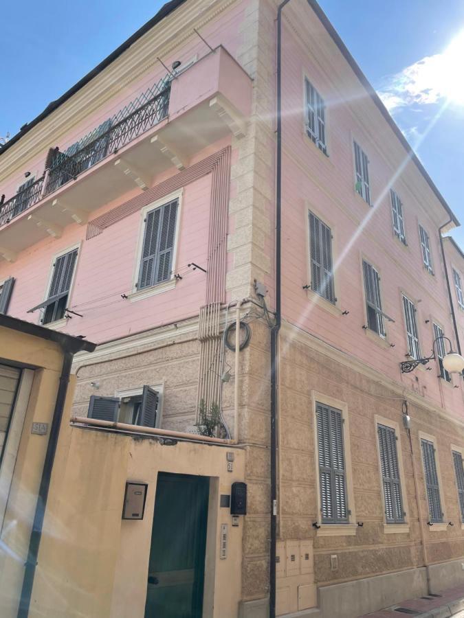 Appartamento Stella Marina In Pieno Centro Di Pietra Ligure Sulla Passeggiata E A Un Passo Dal Mare Luaran gambar