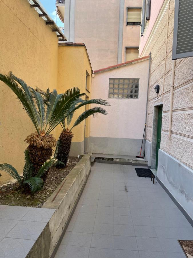 Appartamento Stella Marina In Pieno Centro Di Pietra Ligure Sulla Passeggiata E A Un Passo Dal Mare Luaran gambar