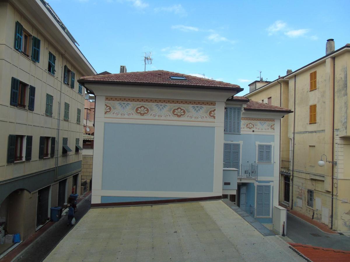 Appartamento Stella Marina In Pieno Centro Di Pietra Ligure Sulla Passeggiata E A Un Passo Dal Mare Luaran gambar